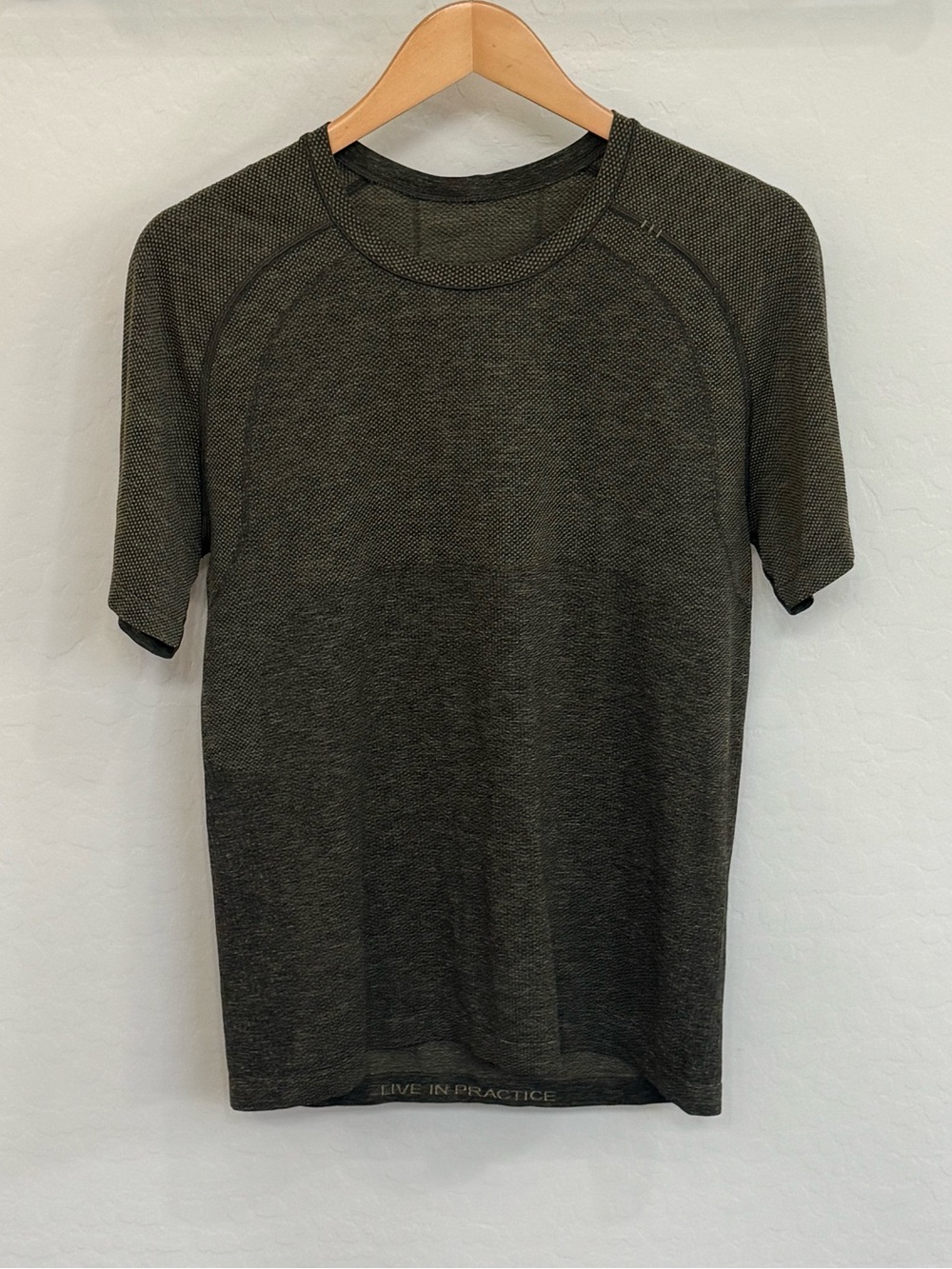 Lululemon Men's Metal Vent Tech Short-Sleeve 2.0 Shirt Olive Green Size M